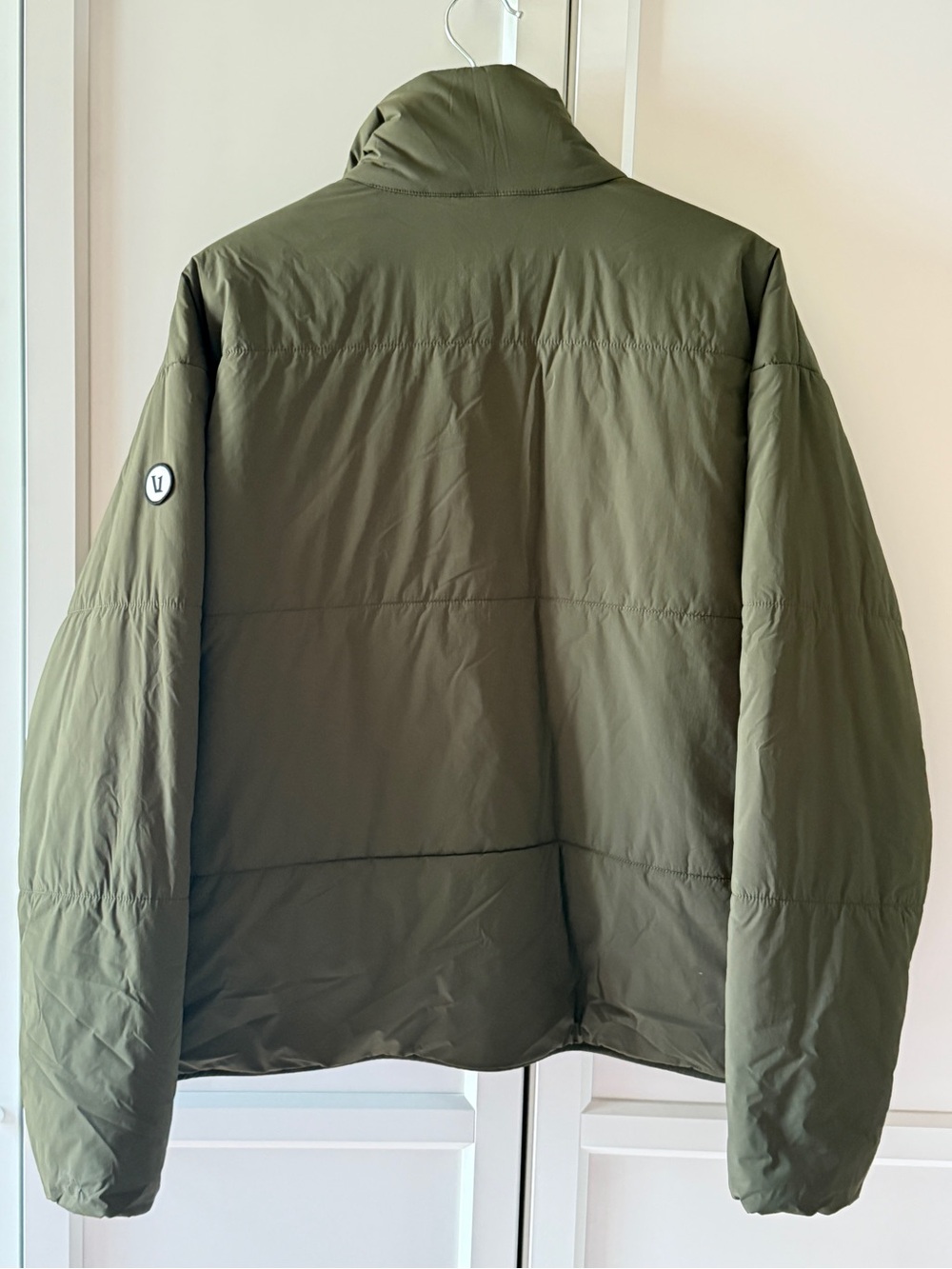 Vuori Women’s Canyon Insulated Jacket in Olive. Size L - Picture 2 of 8